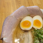 近江熟成醤油ラーメン 十二分屋 - 特製の肩ロース