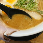 近江熟成醤油ラーメン 十二分屋 - スープ