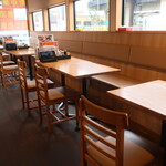 近江熟成醤油ラーメン 十二分屋 - 店内の様子