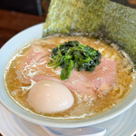 麺屋 びっぷ - 料理写真:家系豚骨醤油ラーメン ＋ 自家製味玉☆