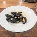 La Stalla - お客さんからのリクエストがあり仕入れたモンサンミッシェルムール貝ですがちょっと旬を過ぎてる感があるかもですね