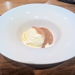 La Stalla - 生乳ジェラートにヘーゼルナッツクリーム