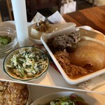 こびとカフェ - 中段　オクラ、白和え、すき焼き風煮、冷奴