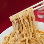 ラーメン二郎 西台駅前店 - 旨辛スープを纏ったオーション極太縮れ麺