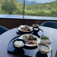 ダイニング ブルーム(軽井沢浅間プリンスホテル) - バイキング。なんだかんだでいっぱい取ってしまう、、
