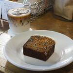 トイロ珈琲店 - キャロットケーキ（550円） コーヒーゼリーオレ（630円）