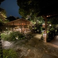 九つ井 本店 - 敷地内の東屋