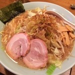 麺通 - らーめん（背油醤油）＋やさい（300グラム）+ダブル 