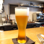 スガハラ - ヱビスビール（始めに小瓶の半分を超える程度の量を注ぎ、残りは後から。）