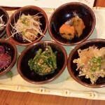 和温 - おばんざい盛り合わせ。