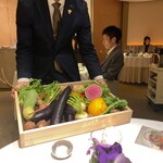 銀座 レカン - 各地から届く秋野菜　（全て料理に盛り込まれている）