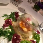 銀座 レカン - 北海道から届く毛蟹のエフィロッシュ　ビーツのムース　紅玉と胡桃のアクセント