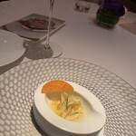 銀座 レカン - エポワスのムース　洋梨のコンポートとフヌイユのサラダ