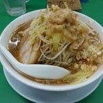 2014/04麺少なめ、ニンニク少し、ヤサイチョイマシ、アブラ、カラメ