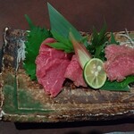 いつもの予算でワンランク上の贅沢 野饗 - 馬刺し二種盛り
