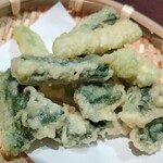 いつもの予算でワンランク上の贅沢 野饗 - 野沢菜漬けの天ぷら