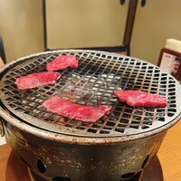 和牛焼肉 神楽坂 牛ます - 上手に焼けた✨網は言えば替えてくれる。
