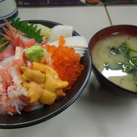 鮨九 - ●北海生ちらし（２１６０円）
                    ●味噌汁（３２６円）