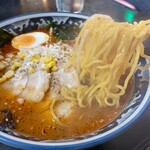 ラーメン大将 - 辛味噌ラーメンの麺をアップで