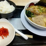 RAMEN OF TODAY 階杉 - 階杉ラーメン並みと煮卵とごはん中です！