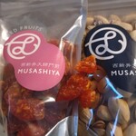 MUSASHIYA - 塩トマトを自宅で開封　岩塩があとからくるトマトとピスタチオ