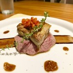 シカゴ - ●前菜3
      フォアグラポワレが主役のロッシーニ風薄切り赤身肉ステーキ　白茄子と共に
      バルサミコソースで