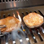 USHIGORO S. - タン焼いてもらってます