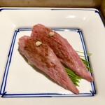 シカゴ - ●スターター（アミューズ）
      飛騨牛の握り寿司