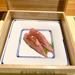 シカゴ - ●スターター（アミューズ）
      飛騨牛の握り寿司