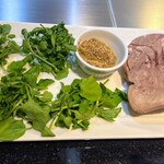 鉄板焼 石狩 - ブイヨンで4時間煮込んだ牛たん