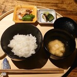 温石 - 新米､香の物(胡瓜､蕪､茄子､瓜) 豆腐のお味噌汁､活き〆金目鯛のカマを干して炭火焼き