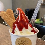 TINY - いちごサンデー　ウエハースもサクサク♪