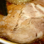 タンタン - ローストポークのように大きいチャーシューはスープに浸かって美味しい