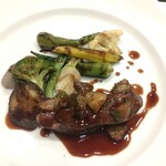 ビストロ　アギャット - 鴨胸肉のロースト　フランス産セップ茸のソテー添え