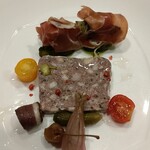 ビストロ　アギャット - 自家製パテドカンパーニュ　鴨の生ハム　桃のカプレーゼ
