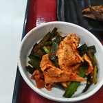 四日市ヒモノ食堂 - 肉もニラも多め