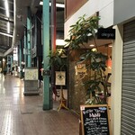 Bistro TATSU - お店を右手から。