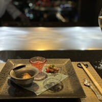 鉄板焼 石狩 - ☆前菜
                      じゅん菜とフルーツトマト 和牛の低温ローストタルタル仕立て 
                      鰻と賀茂茄子の含め煮 