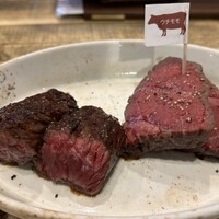 熟成和牛ステーキグリルド エイジング・ビーフ 横浜店 - これはランチコースに付いてくるウチモモ（単品で頼むと100g 1870円）とハラミ、それぞれ1人50gずつで写真は2人前100g