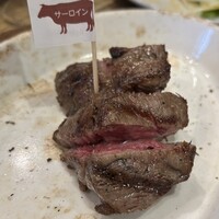 熟成和牛ステーキグリルド エイジング・ビーフ 横浜店 - サーロイン100g 3267円、写真は100g、飲めるくらい柔らかい、口の中で蕩ける。