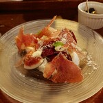 元町バール Cheers - いちじくとモッツァレラブッファラと生ハム