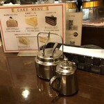 珈琲店 スパニョラ - 昔ながらのテーブルセット