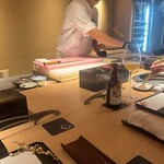 日本焼肉 はせ川 - カウンター席前で、丁寧な仕事