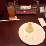 コロンバン 原宿サロン - モンブランとアイスティーの2ショットです。