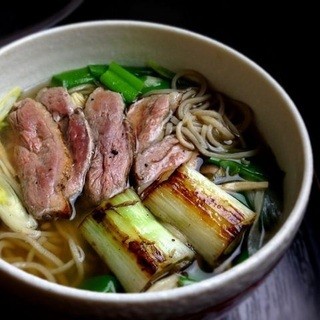 매일 아침 엄선한 재료로 우려낸 육수를 맛보세요