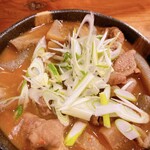 炭火焼 七輪 - 辛味噌モツ煮込み