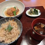 呼月 - 左上:浅利蓮根真丈　左下:五目御飯