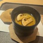 日本焼肉 はせ川 - 季節の蒸し物
      吉野濃厚卵の玉〆　松茸、新銀杏