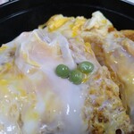 洋華 - 中華のカツ丼にはグリーンピースが様式美