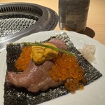 264048388 - 和牛のにぎり 雲丹とこぼれいくら
